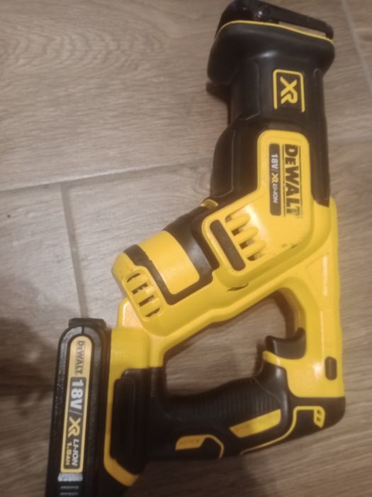 Lisica Dewalt DCS367