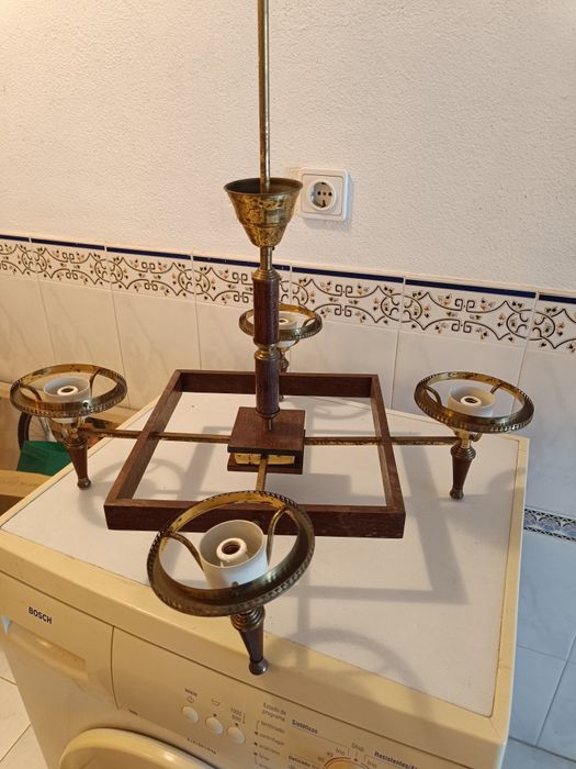 Candeeiro em madeira maciça