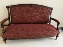Antyczna sofa w idealnym stanie