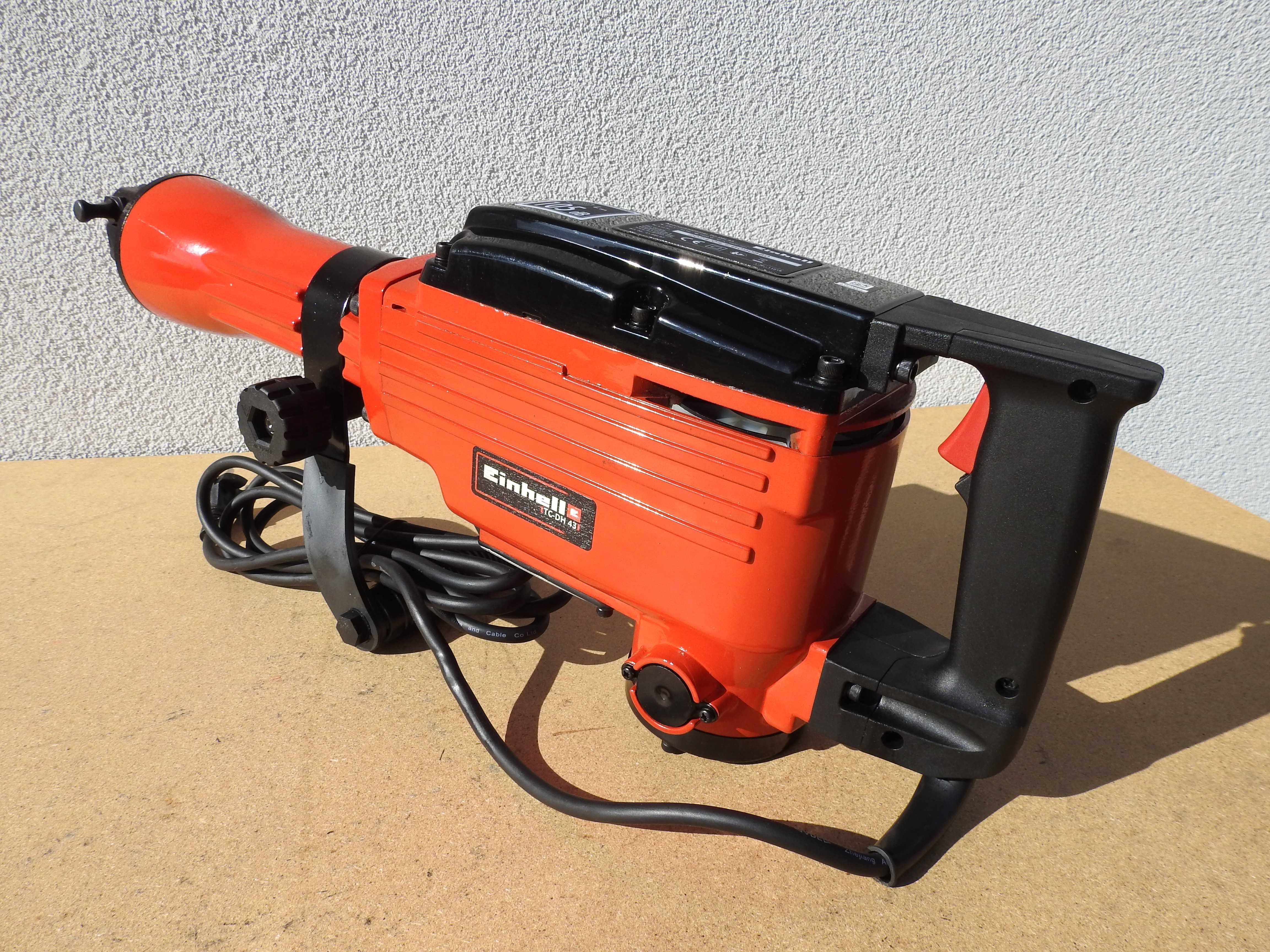 Młot wyburzeniowy, udarowy Einhell 1600W, w zestawie dwa dłuta walizka
