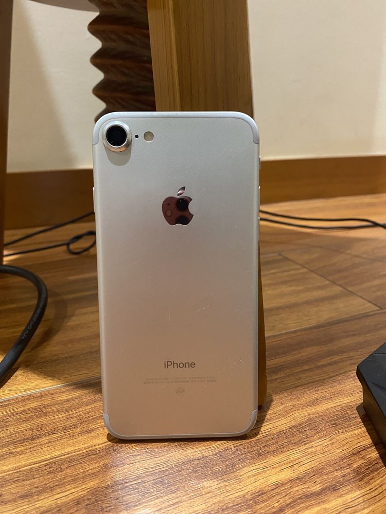 iPhone 7 com 128gb de memória