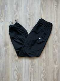 Нейлонові штани Nike на утяжках