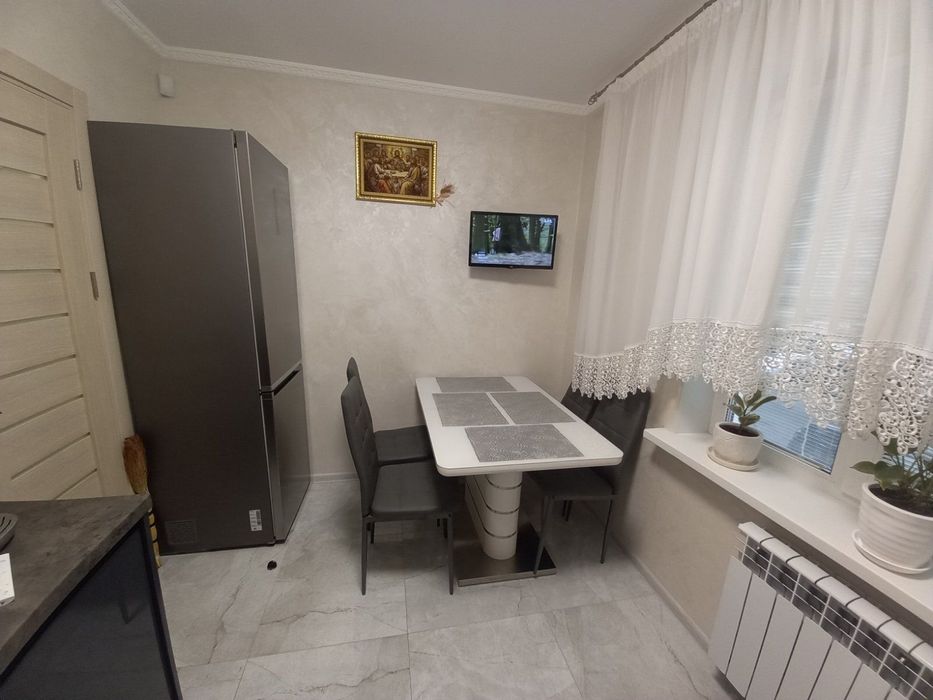 Затишна 3-кімнатна квартира з якісним ремонтом вул. Сержа Лифаря 8-А