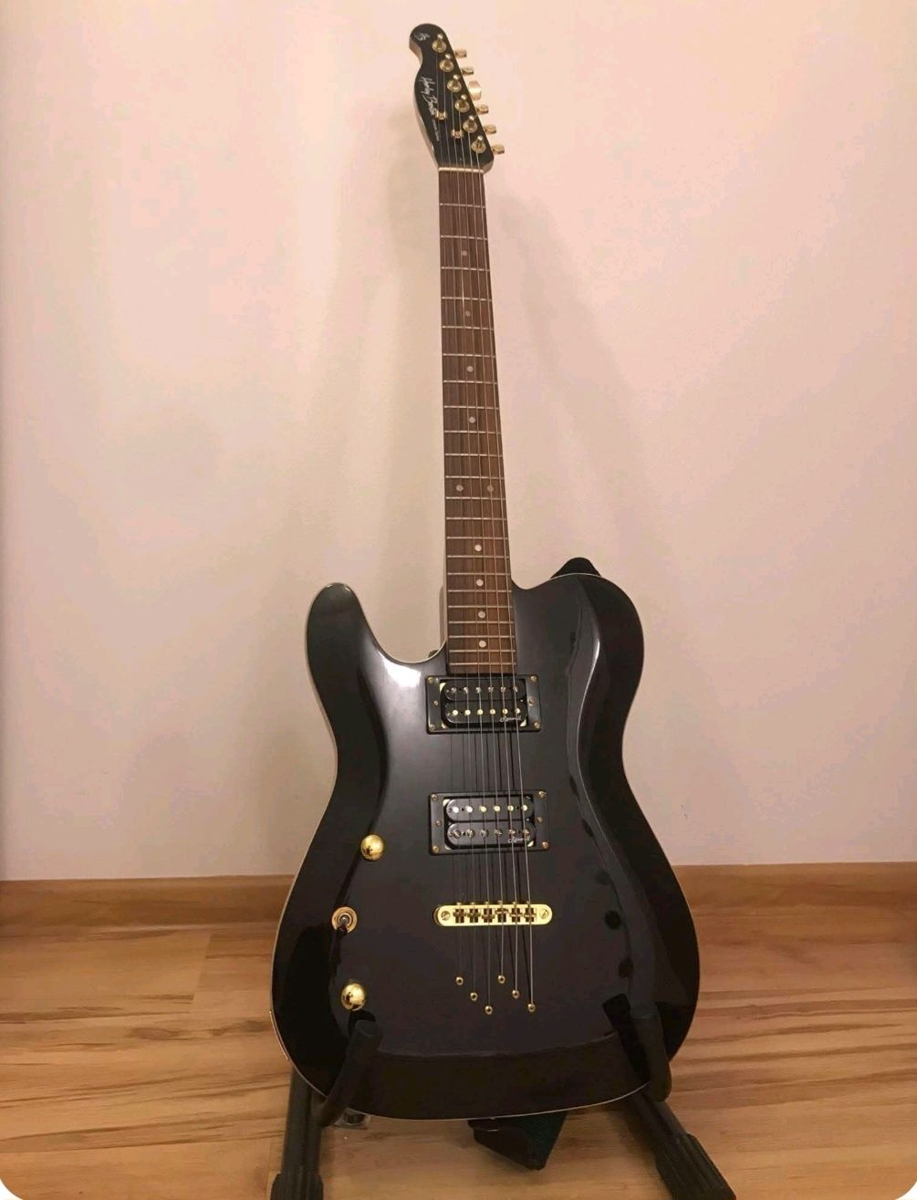 Gitara dla leworęcznych.