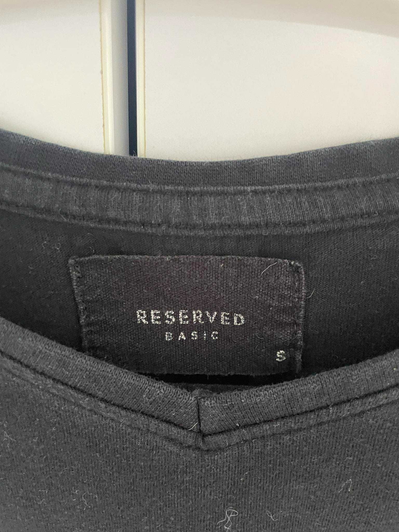 Czarna koszulka Reserved Basic