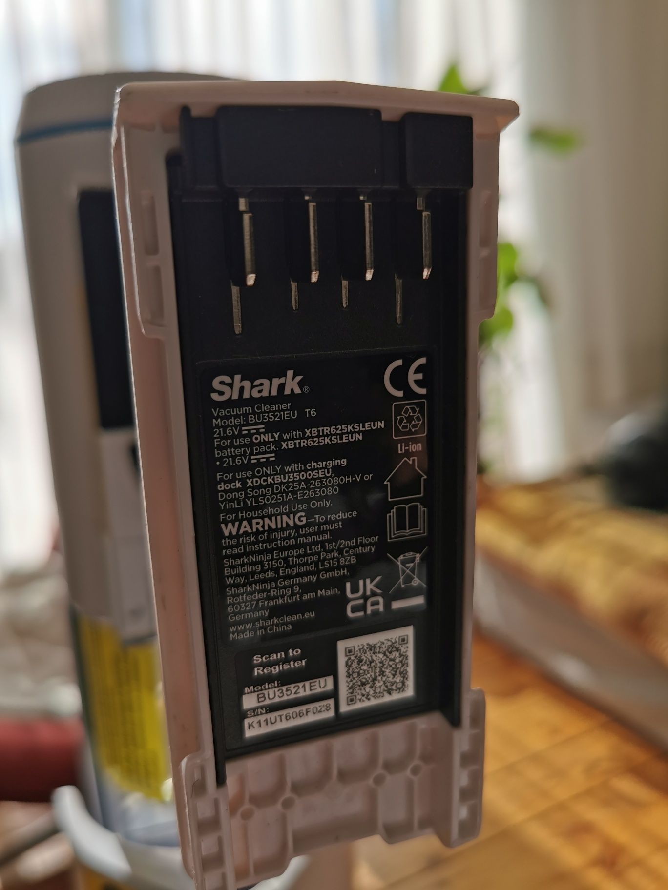 Shark  Bezprzewodowy odkurzacz z automatycznym systemem opróżniania
