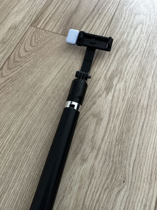 Rozsuwany statyw do telefonu z lampką