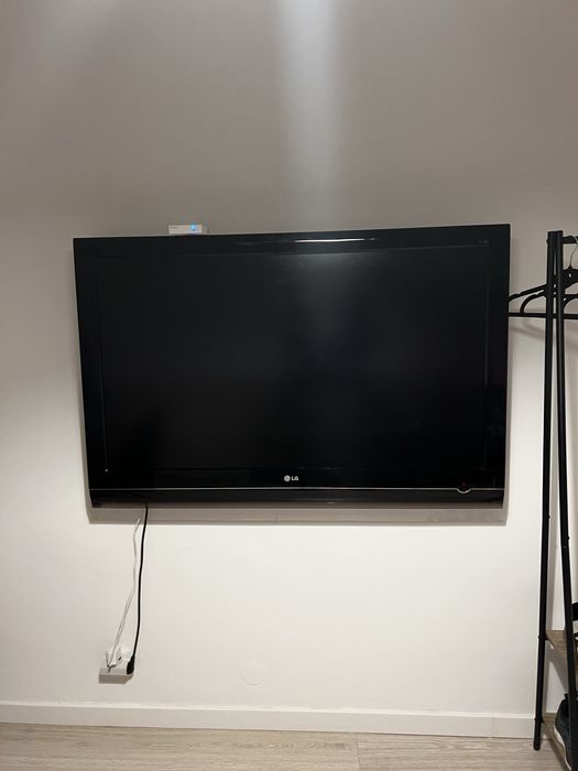 TV LG 55” em ótimo estado + Box Smart TV incluída