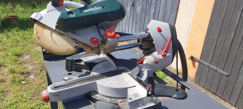 Ukośnica Metabo KGS 254 I Plus + stół