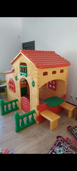 Casinha Infantil Feber Grande Villa – Espaçosa e Resistente