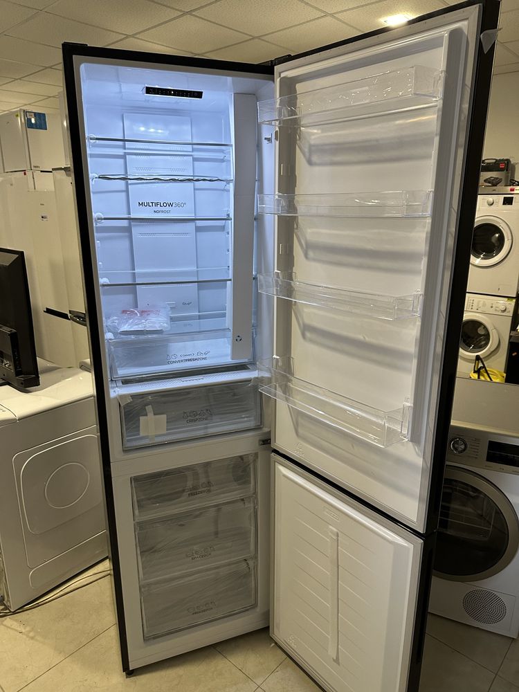 Холодильник новий чорне скло Gorenje No Frost