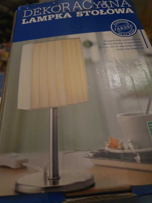 Dekoracyjna lampka stołowa
