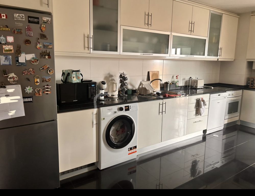 Quarto mobilado em T2 perto do metro em Areia