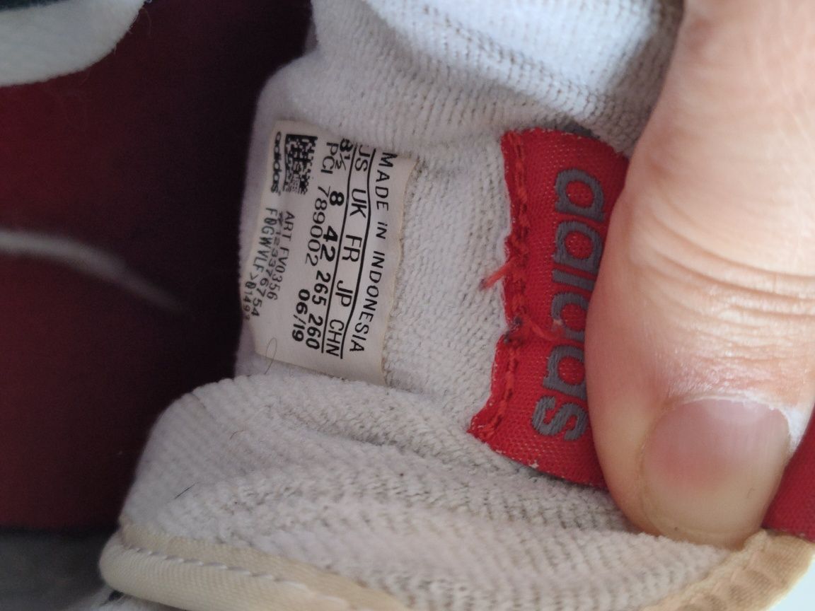 Tênis Adidas Continental