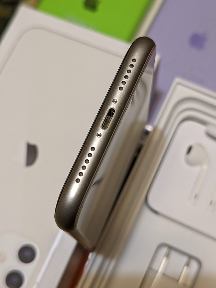 Смартфон Apple iPhone 11 White 64 Gb идеальное состояние, с коробкой