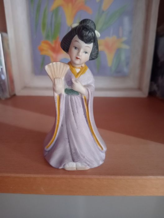 Chinesa de chamada em loiça