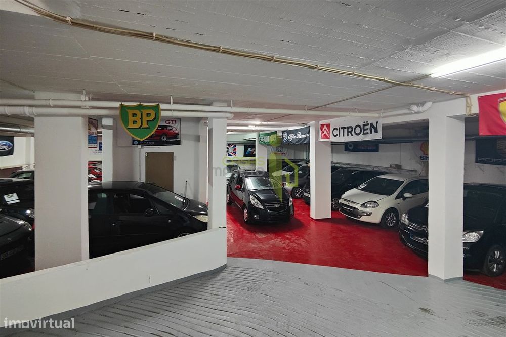 Vende-se Garagem em Rio de Mouro com 200m2
