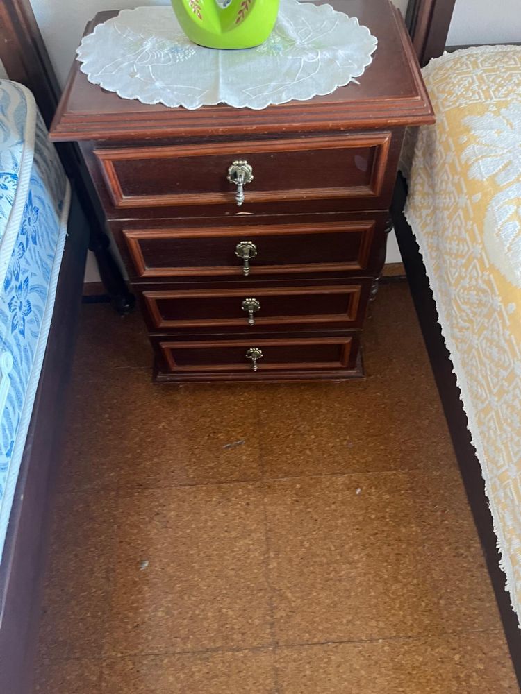 Cama Solteiro com mesa de cabeceira