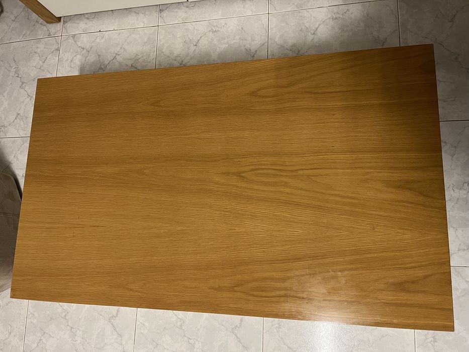 Mesa de centro com gaveta