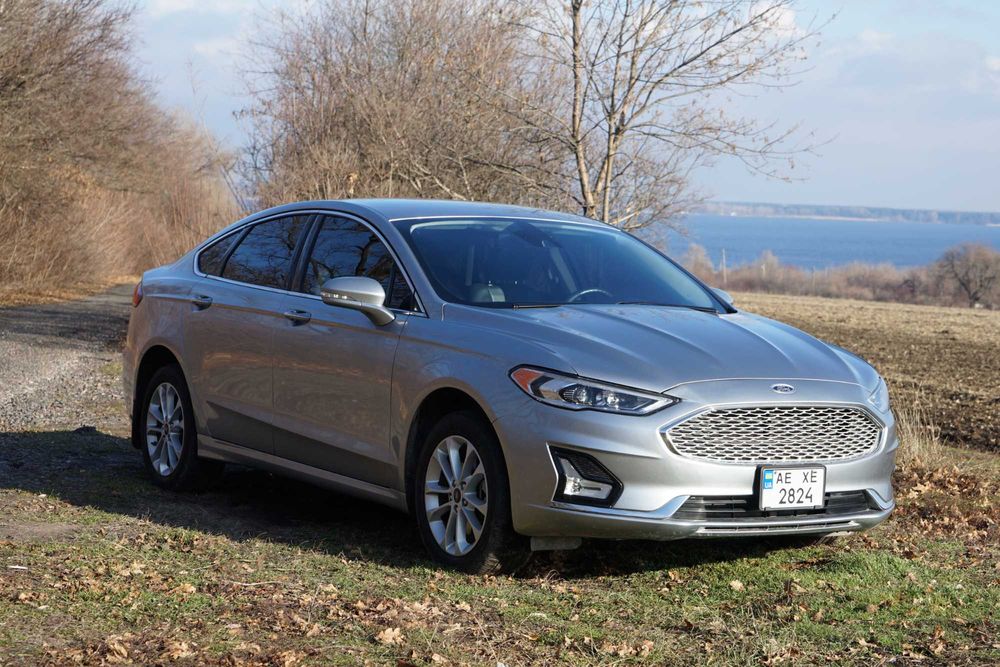 Ford Fusion Titanium 2020 plug-in hybrid
