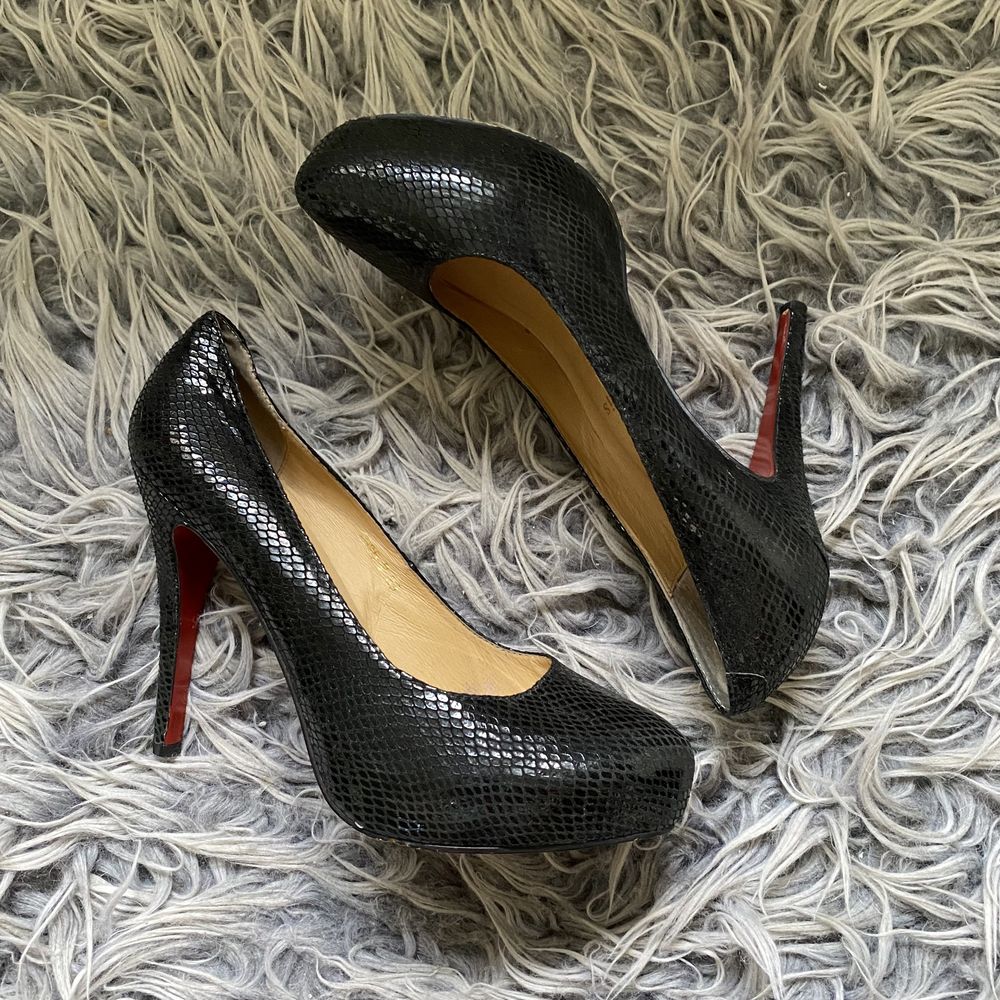 Buty na obcasie Christian Louboutin [39]