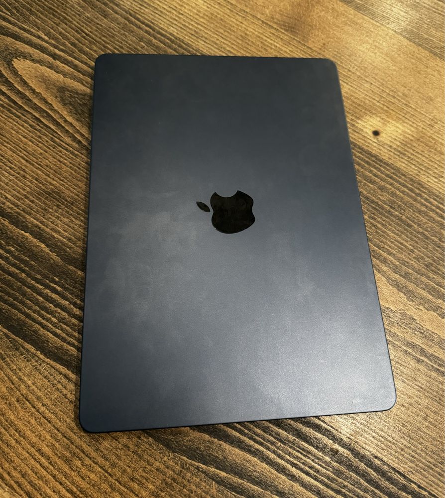 MacBook Air 13" 2022  M2 / 8 GB / 256gb SSD ЯК НОВИЙ