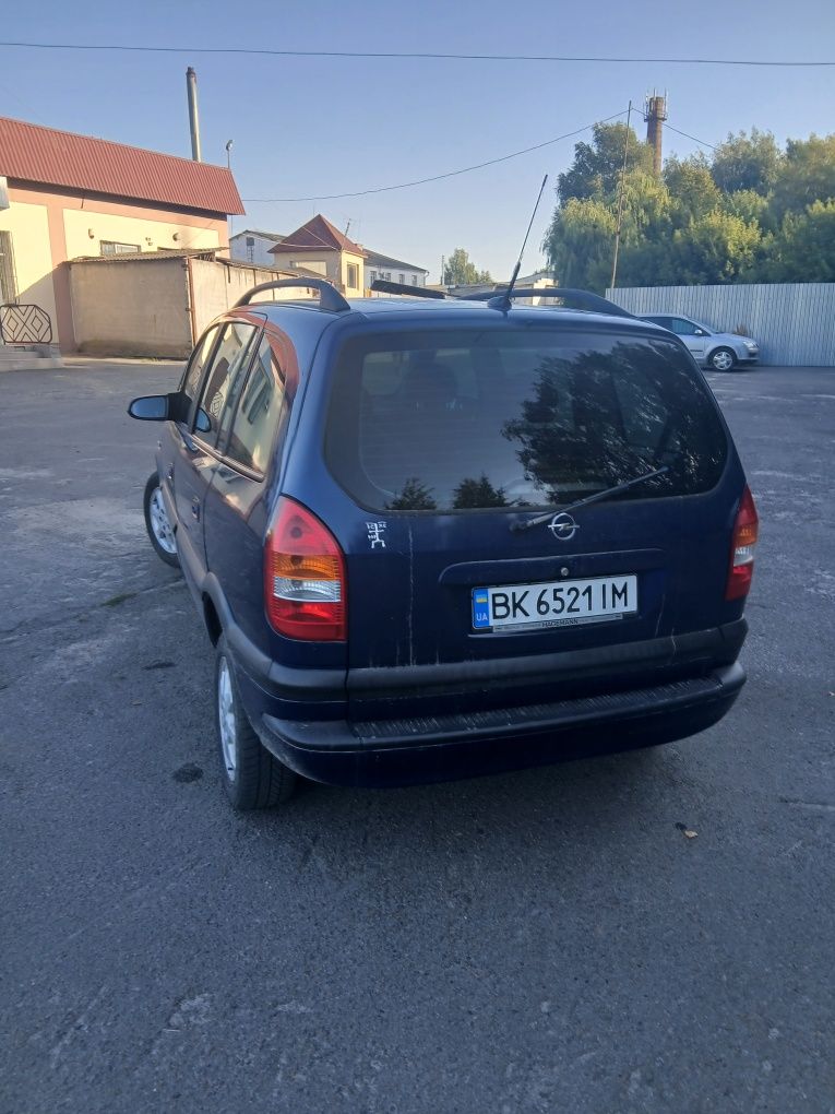 Продам срочно опель зафира а