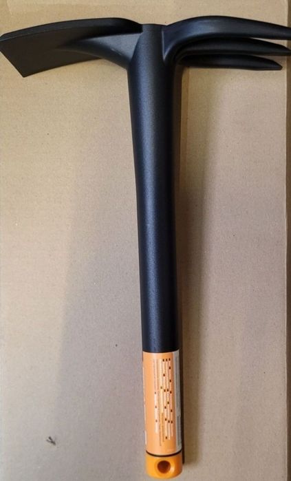 Motyczka Fiskars Solid