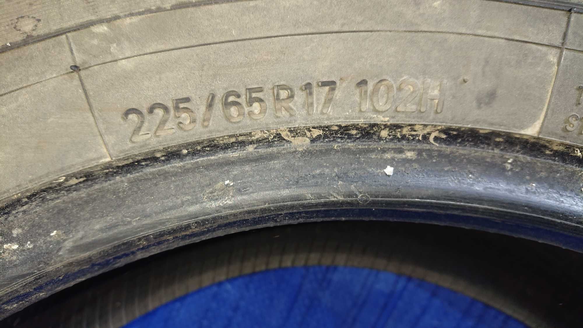 Toyo  225/65R17 Data: 3016 Grubość: 7 mm