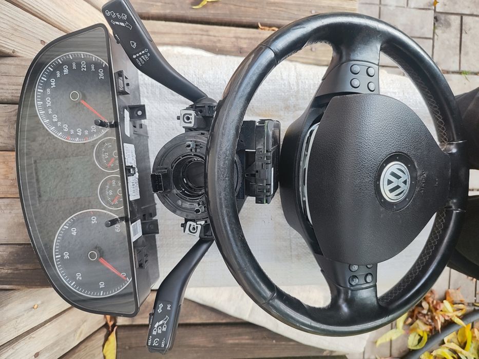 Приборна панель, сервокермо на Volkswagen Caddy, Touran