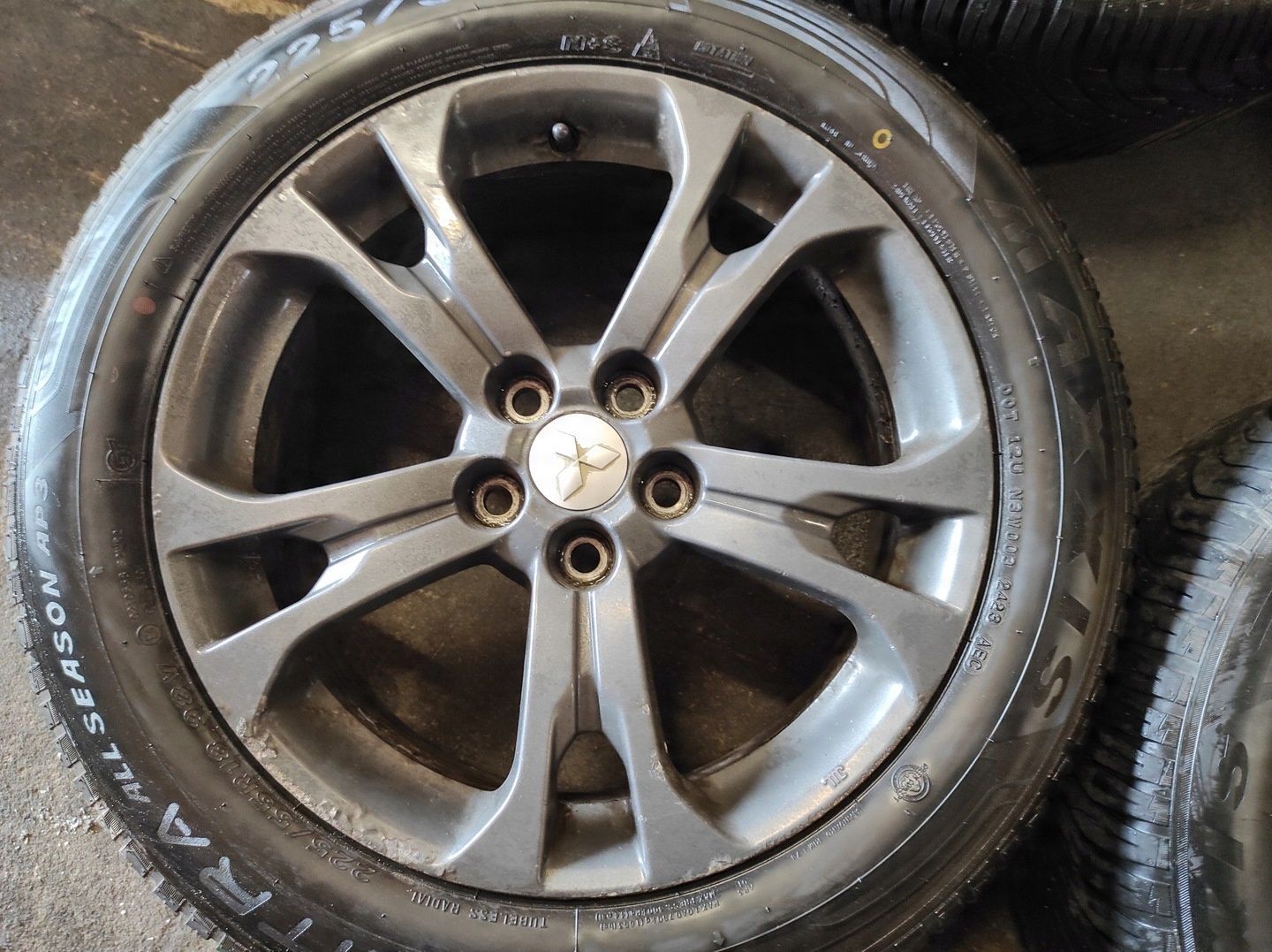 MITSUBISHI OUTLANDER III FELGI ALUMINIOWE 18 KOŁA 225/55 R18 CAŁOROCZNE