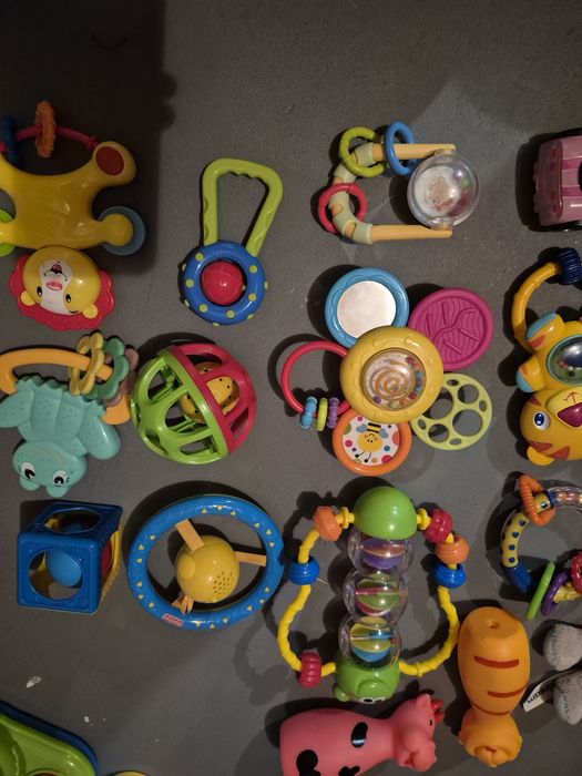 Zestaw 28 grzechotek i gryzaków