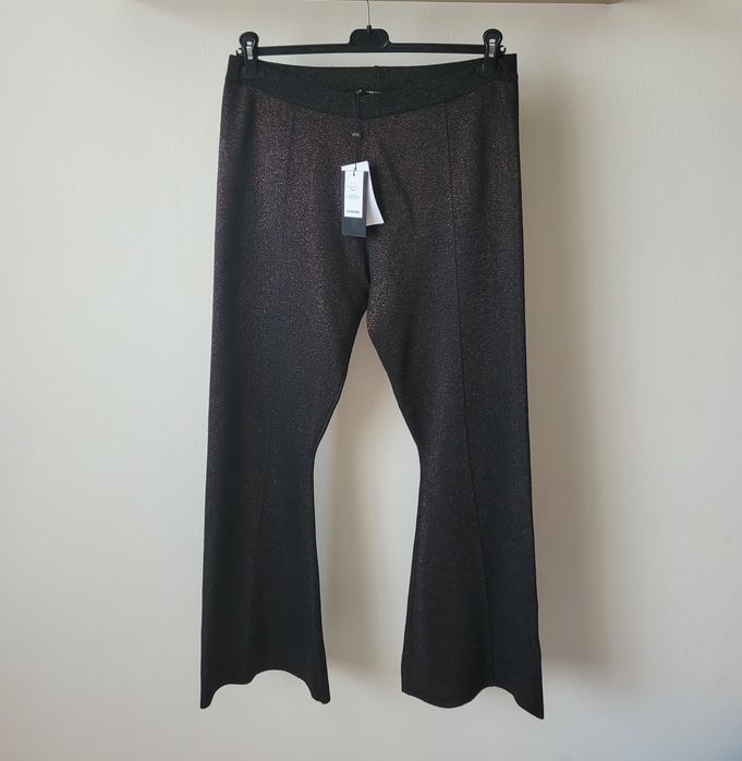 Brązowe czarne spodnie dzwony na imprezę święta