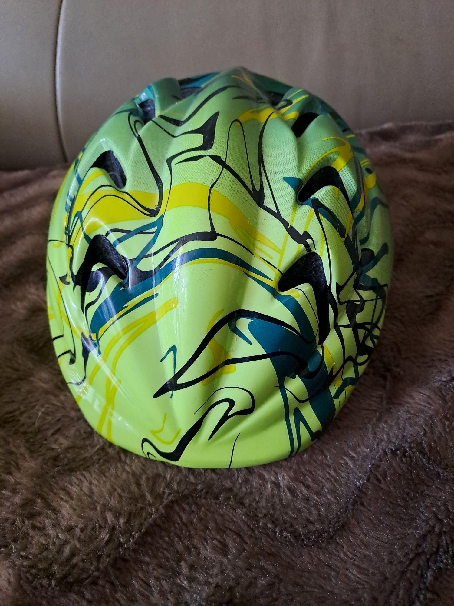 Markowy kask dla chłopca lub dziewczynki Cool Slide. Rozmiar XS-48-52.