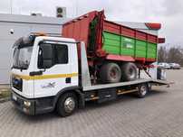 Transport maszyn rolniczych  pomoc drogowa laweta holowanie