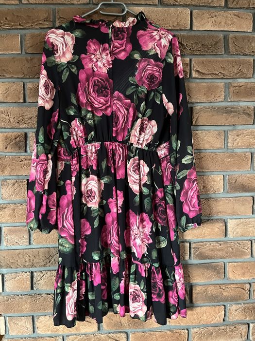 Czarna sukienka w kwiaty M