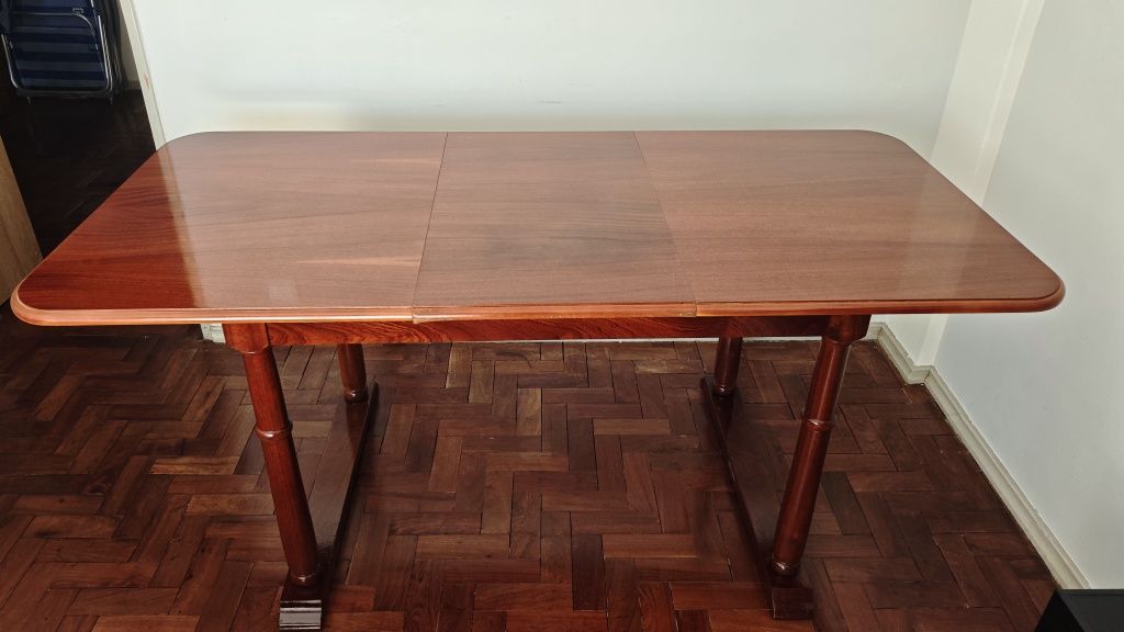 Mesa de Mogno Extensível