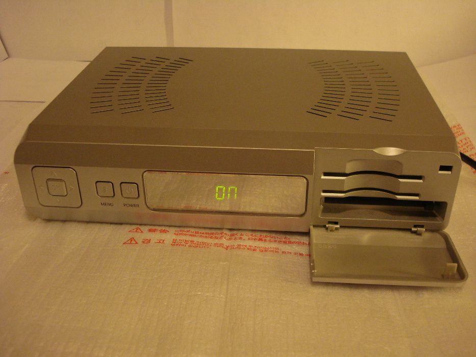 OPTICUM 7300 C12CX Cyfrowy tuner satelitarny, posiada wbudowane gry.
