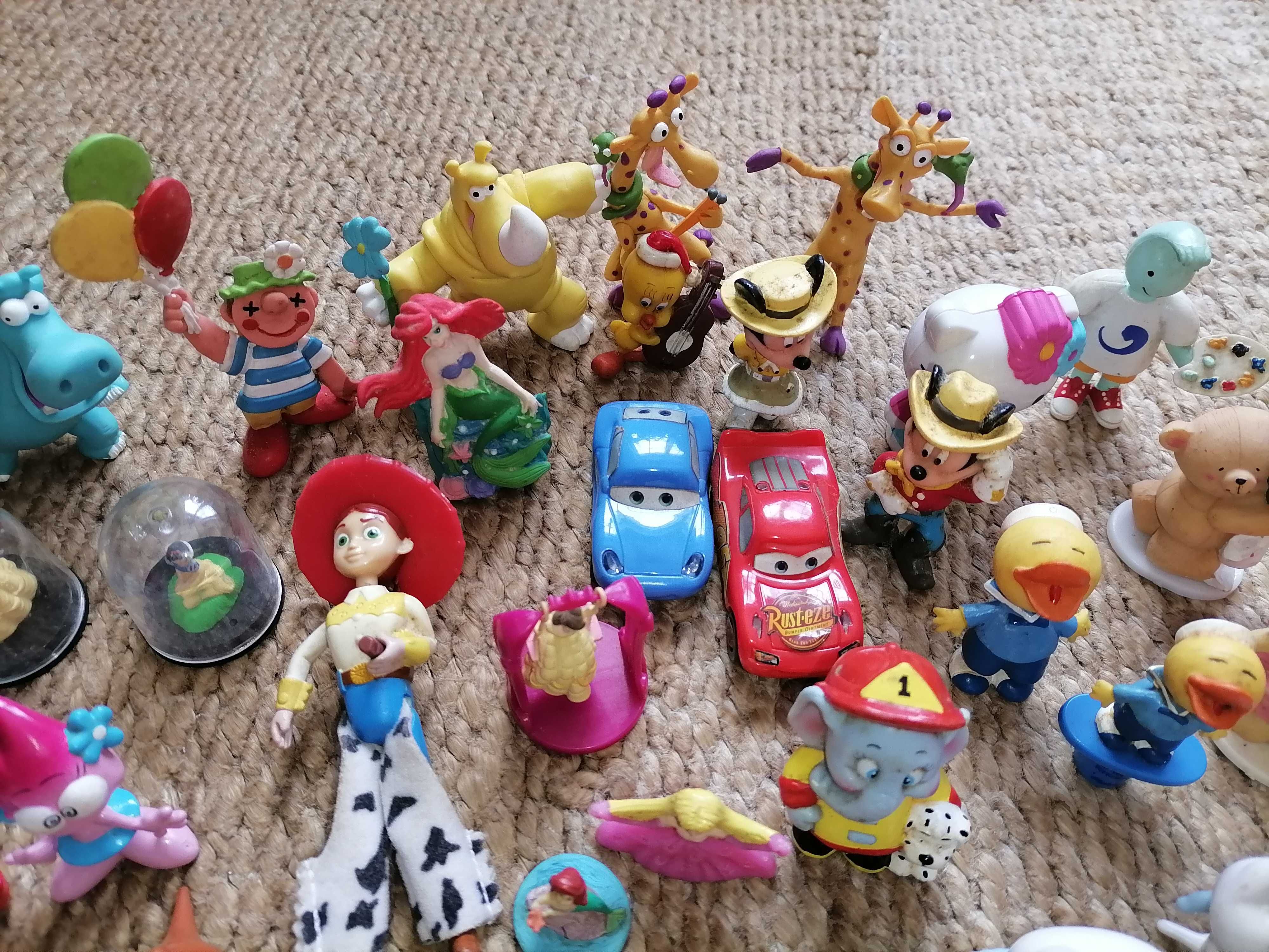 Diversas figuras de pvc antigas