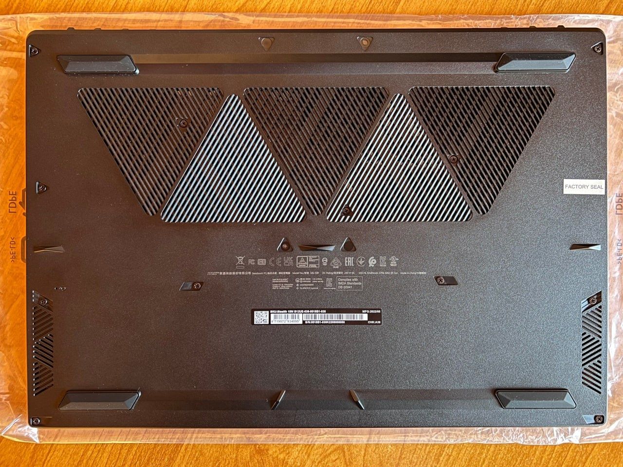 Ігровий ноутбук MSI Stealth 15M B12UE, RTX Nvidia 3060, I7-1280P,