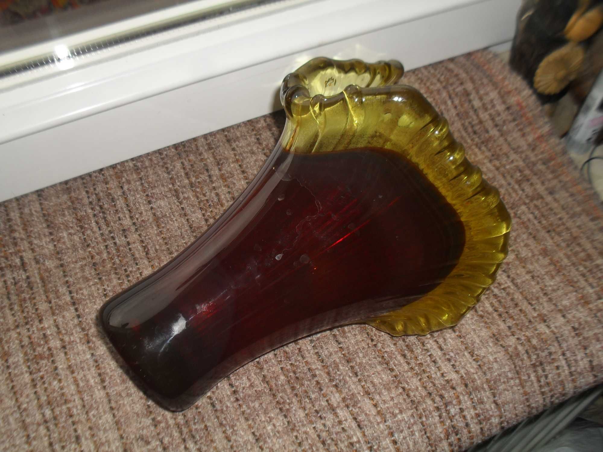 Stary szklany wazon - dwukolorowy - asymetryczna forma cena ost