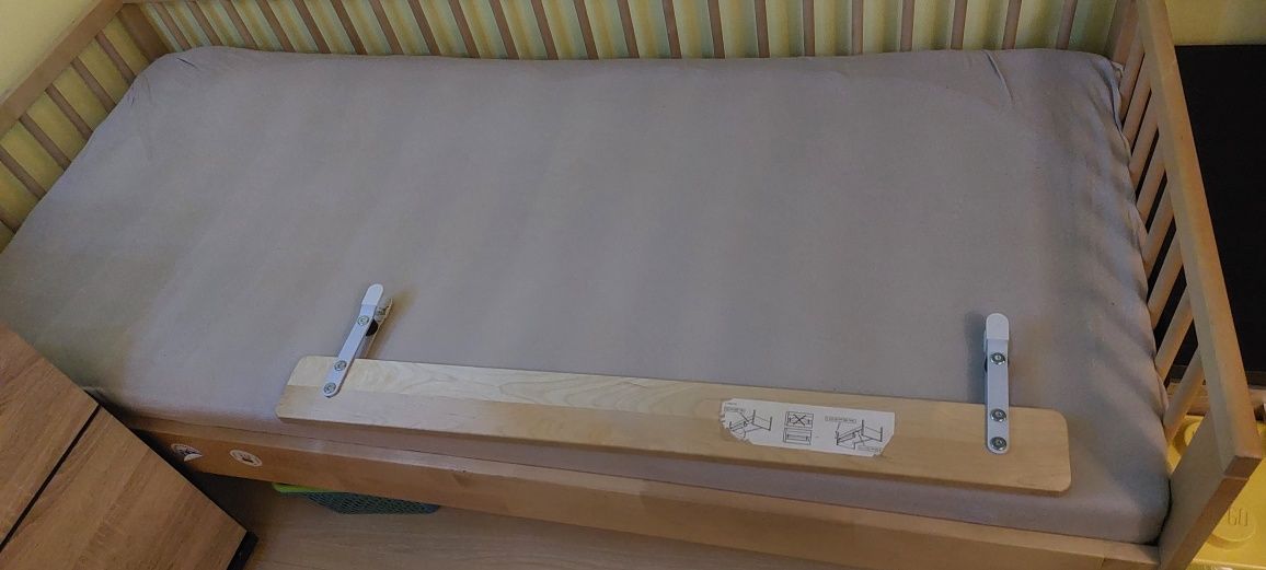 Łóżko dziecięce Ikea ze stelażem i materacem
