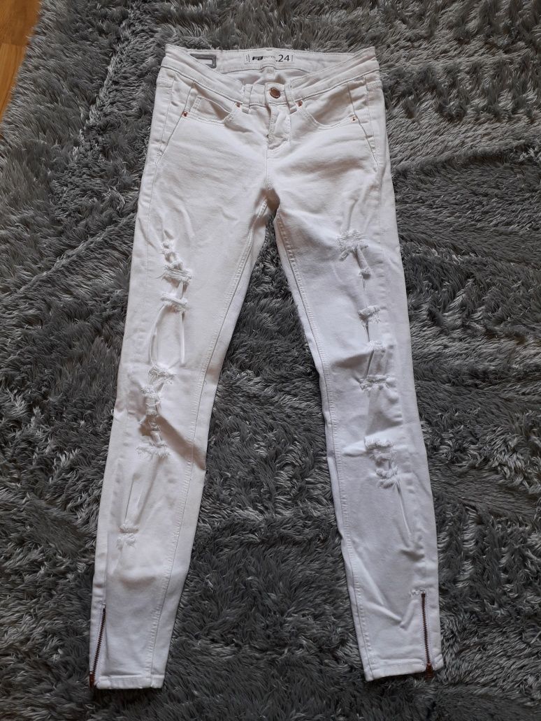Biale jeansy spodnie FB Sister r. 24