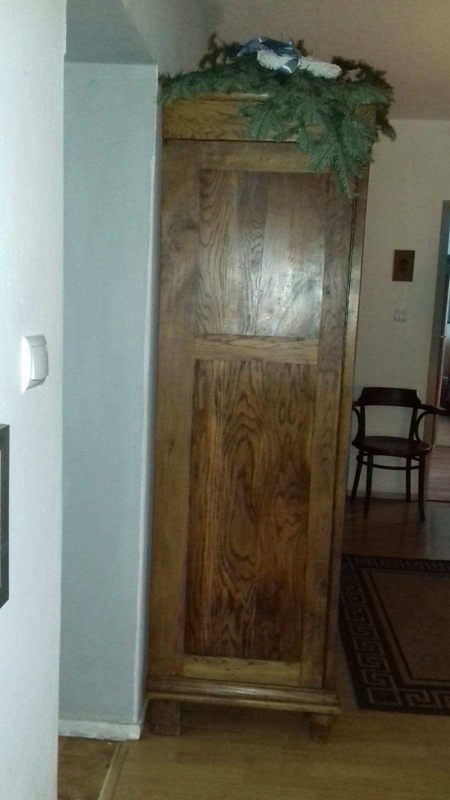 Duża dębowa 3-drzwiowa szafa po renowacji, antyk