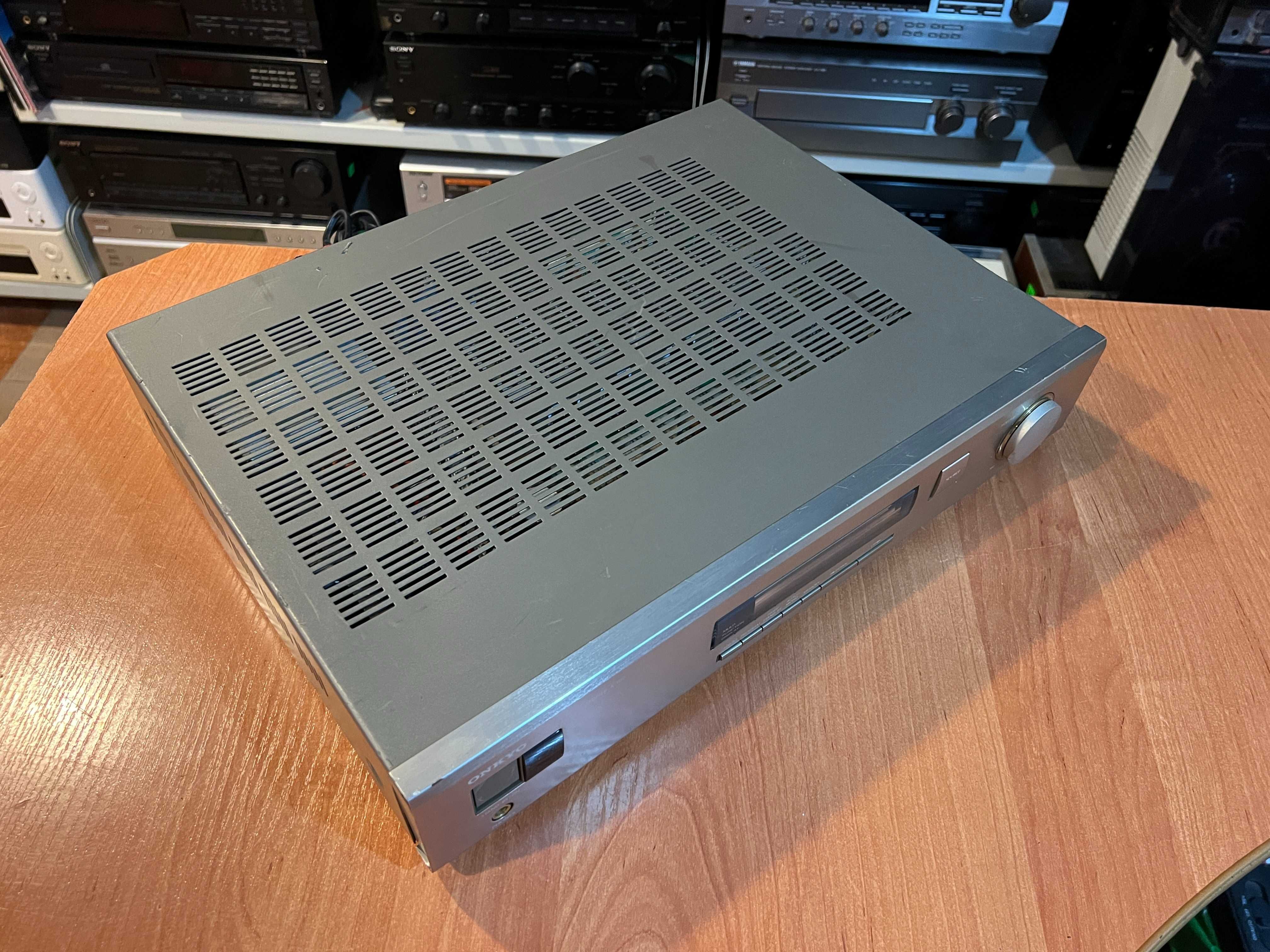 Amplituner/Wzmacniacz Onkyo R-100 Audio Room