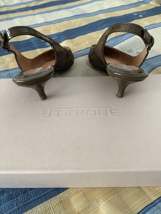 Sapatos verdes abertos atras com salto de 4cm muito elegantes