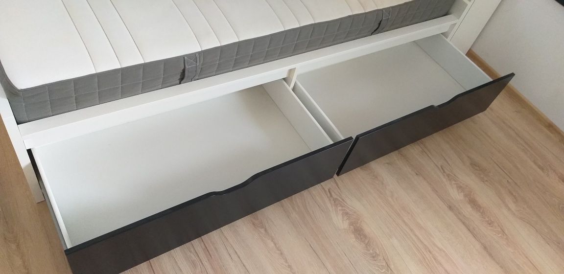 Łóżko Flaxa Ikea gratis materac  stelaż szuflady biały kolor