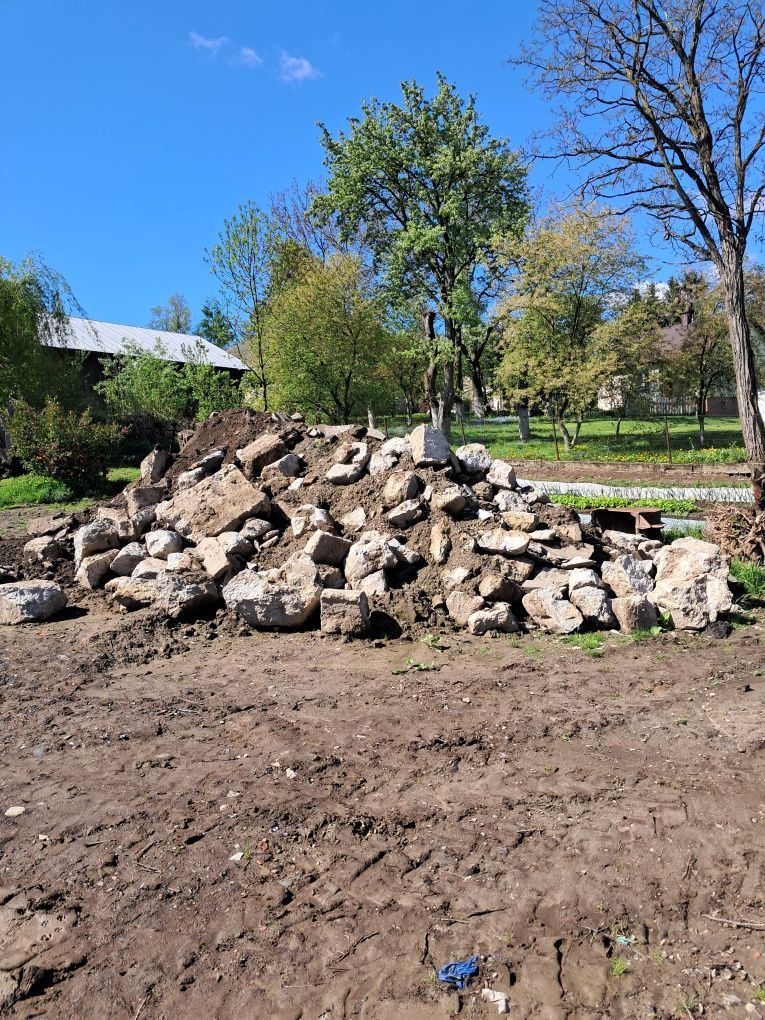 Oddam Gruz, Ziemię
