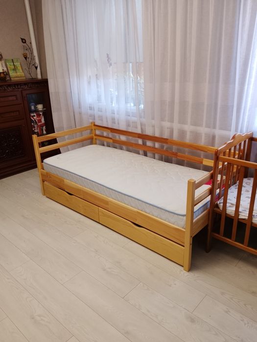 Ліжко з ортопедичним матрацом