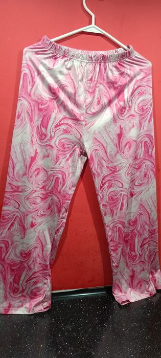 Spodnie firmy Shein.